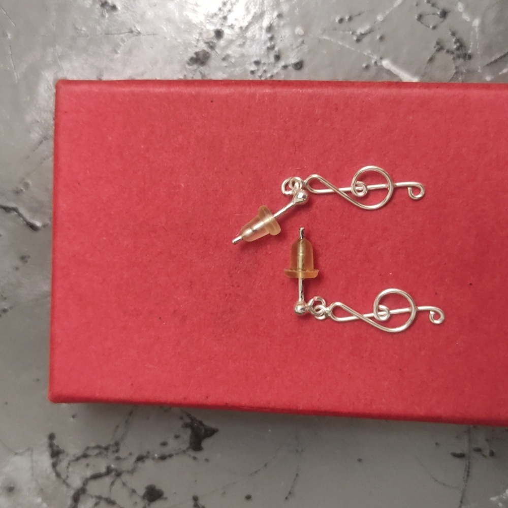 Music note dangle earrings